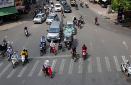 Nghị định 168 - Lỗi trừ 10 điểm GPLX: Điều khiển xe máy không chấp hành hiệu lệnh, chỉ dẫn của biển báo, vạch kẻ đường gây TNGT